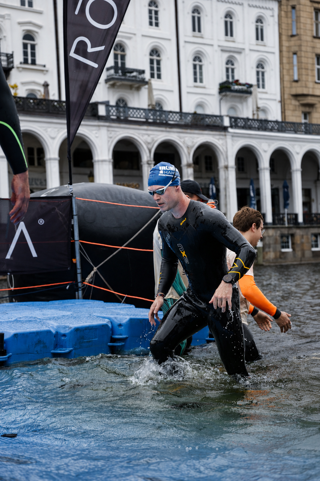Felix steigt beim Ironman aus dem Wasser